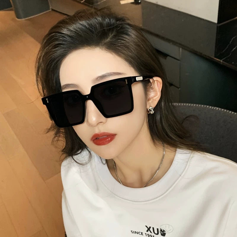 Qadınlar üçün yüksək səviyyəli günəşdən qoruyucu günəş eynəyinin Koreya versiyası, kvadrat çərçivə, kiçik üz, kiçik avtomobil, kişilər üçün anti-UV polarizasiyalı gün eynəkləri