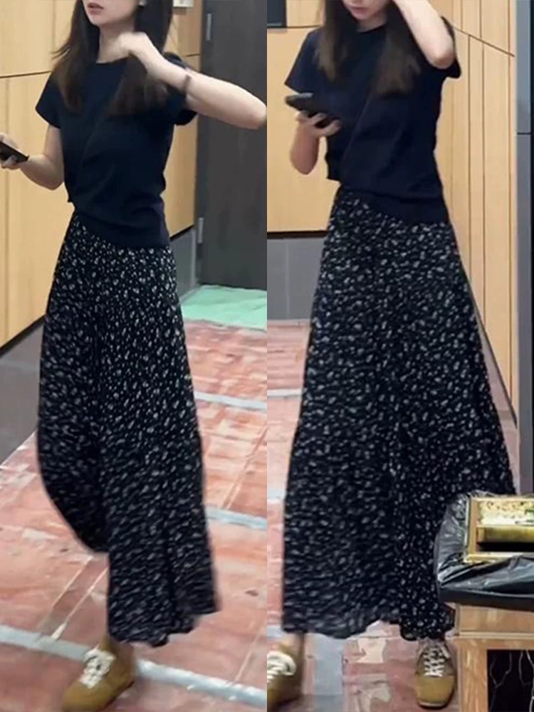 Əla görünüşlü yay paltarı ootd materialı qara qısaqol köynək çiçəkli yubka qadınlar üçün iki parça kostyum yubka