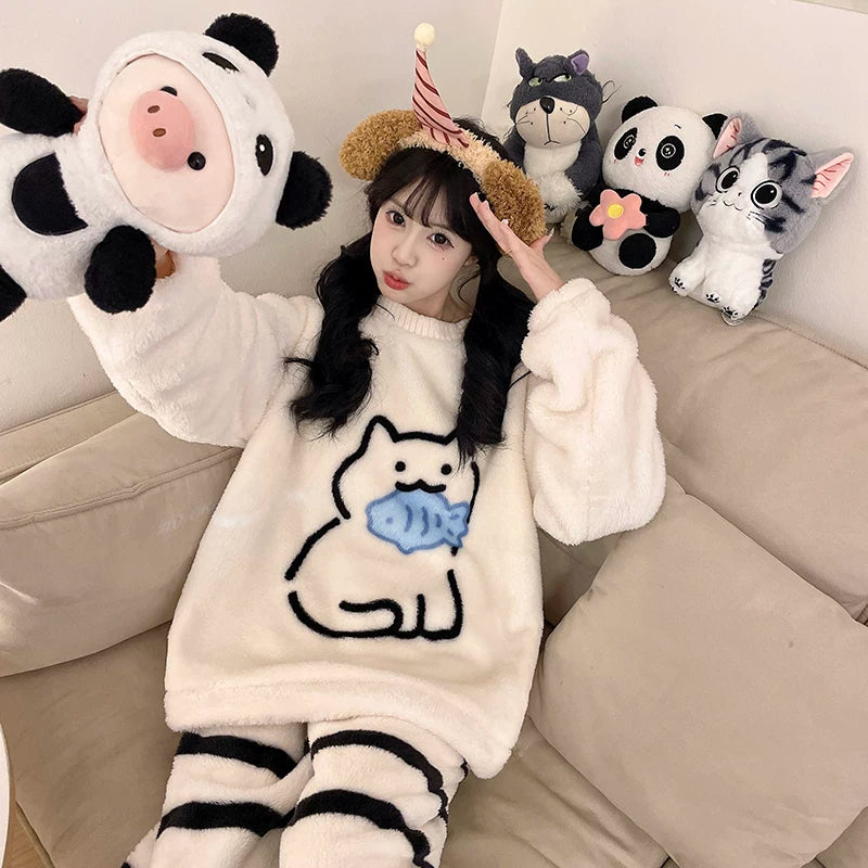 Cizgi filmi boz və qara pişik qış yeni mərcan yunlu pijama qadın yun astarlı və qalınlaşmış tələbə flanel ev geyimi xarici geyimlər