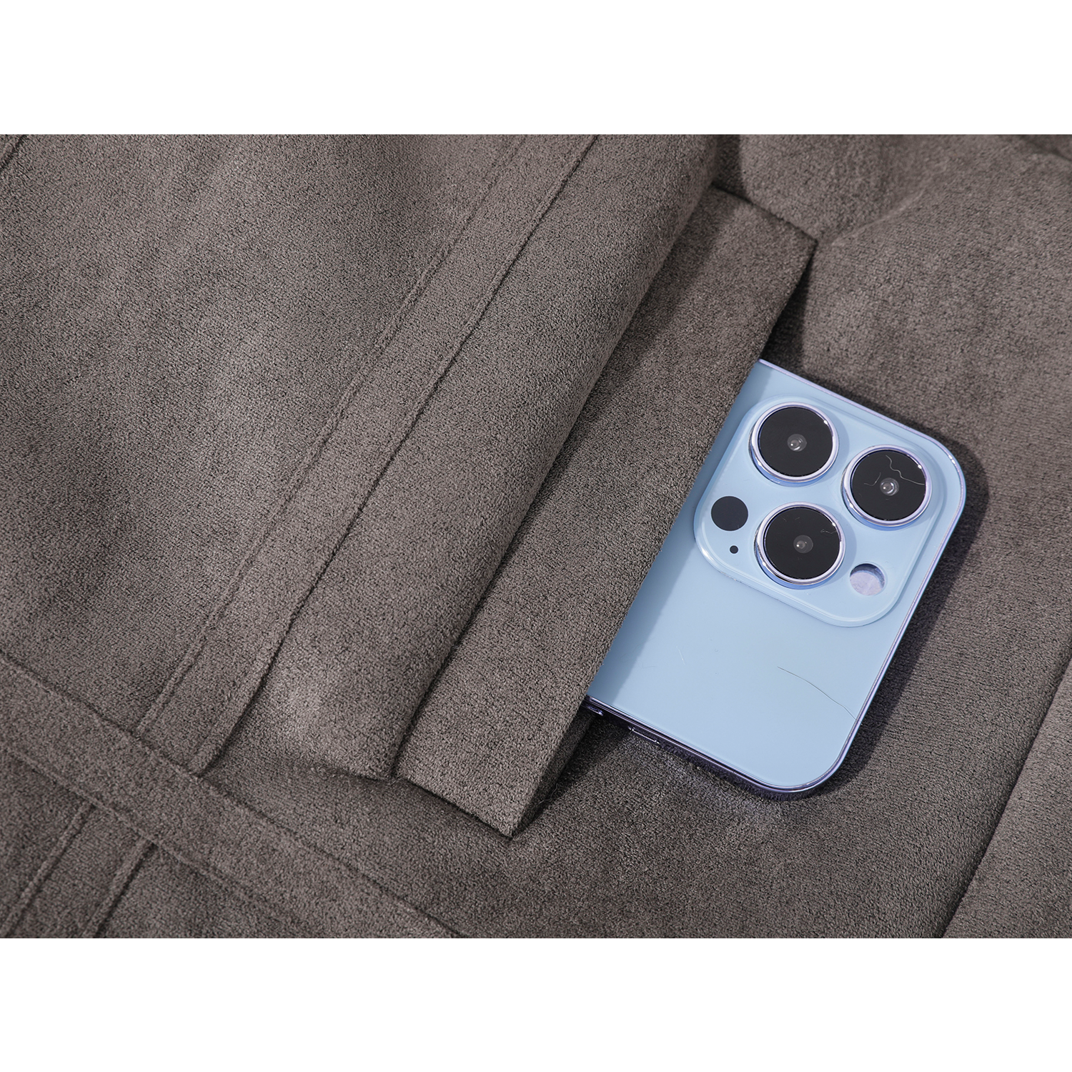 Cholisa-nın qadınlar üçün super şirin quzu yun paltosu, qırxılmış yun parçadan hazırlanmışdır, payız və qış üçün idealdır, çox yönlü və yüksək səviyyəli motosiklet stilindədir.