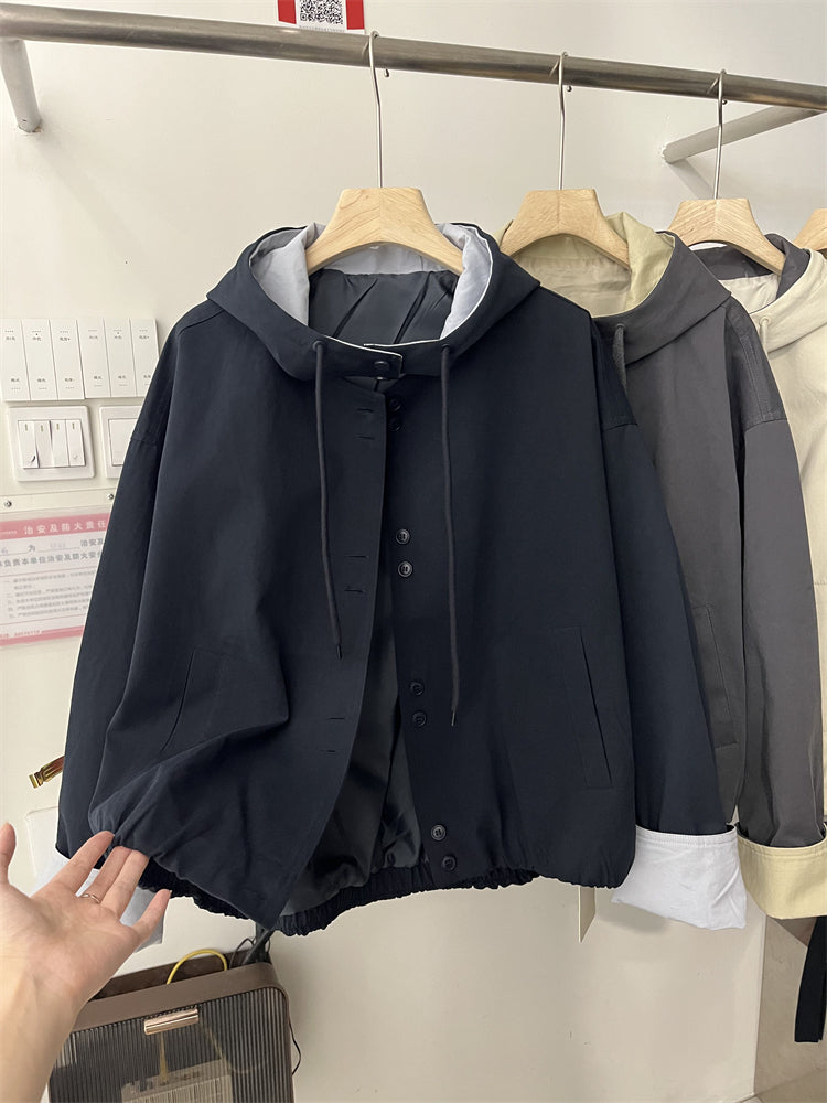 Koreya üslubunda qadınlar üçün kiçik başlıqlı qısa trençkot, 2025 payız yeni moda tələbə boş təsadüfi top