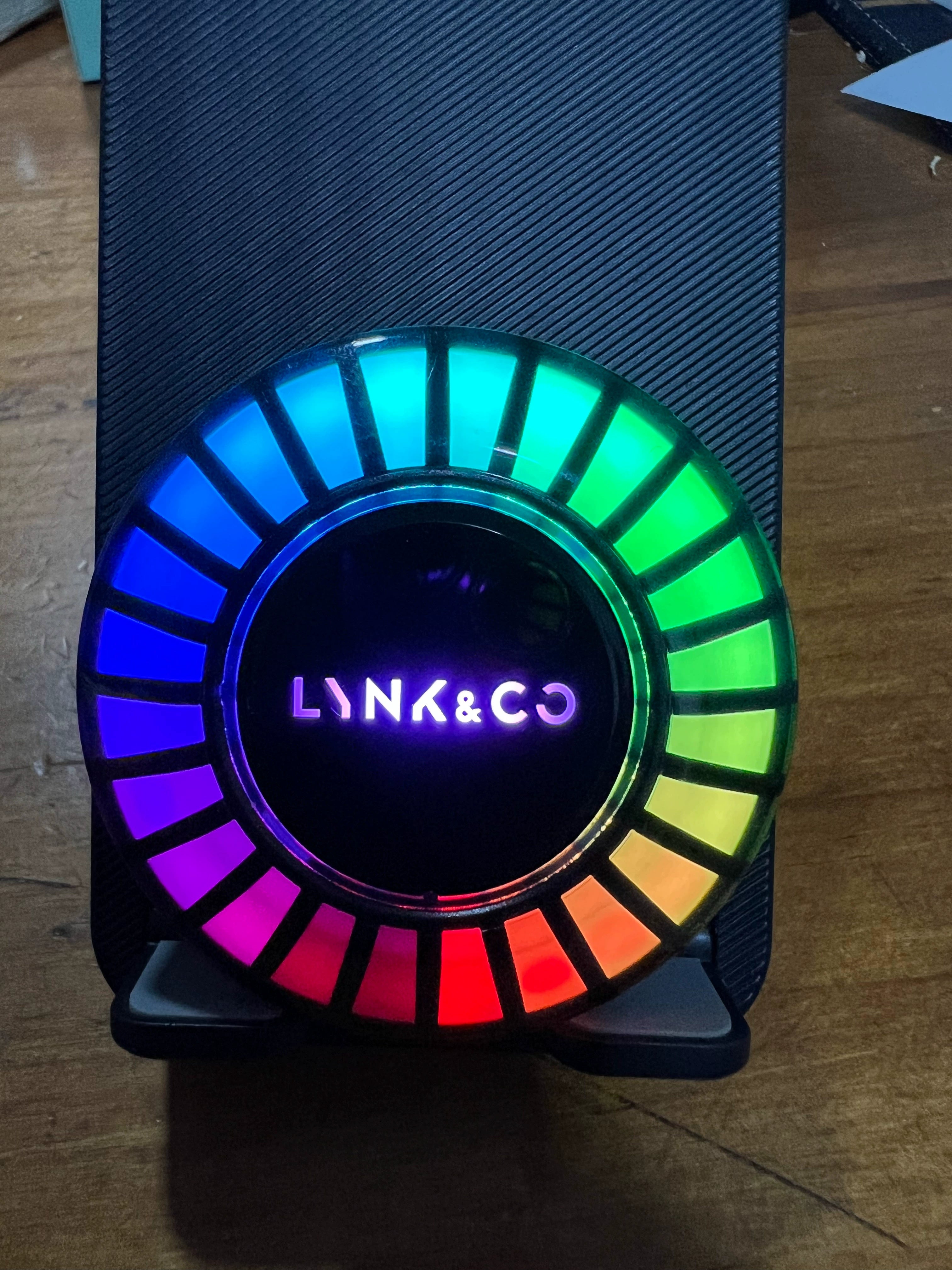 Yeni Təkmilləşdirmə Maqnit Emiş RGB Avtomobil Səsli İdarəetmə Pikap Mühit İşığı Ağıllı Avtomobil Havalandırma Ritmi İşıqlı Dekorasiya