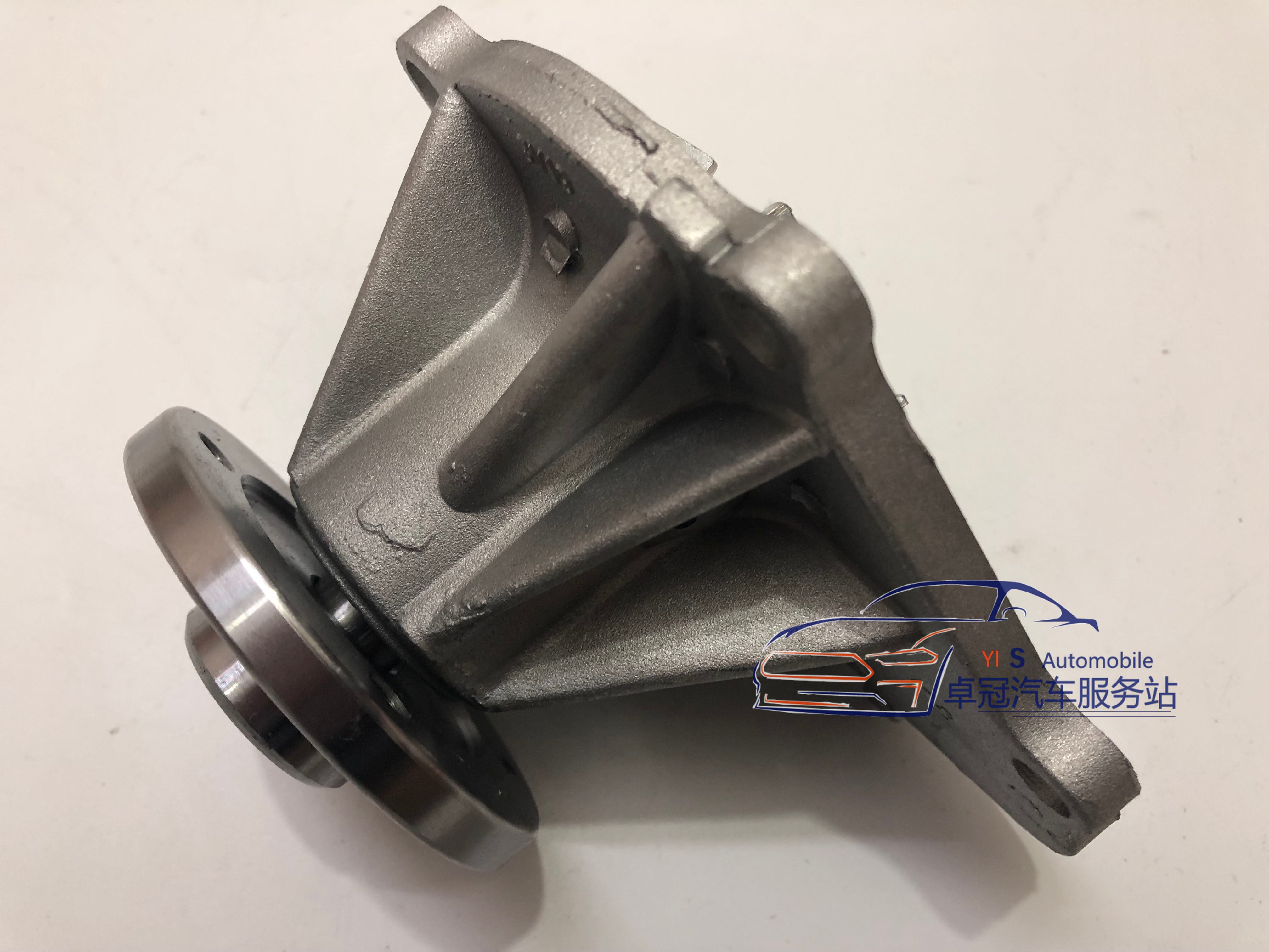 Suitable for Zhengzhou Nissan Rich 6 pickup truck/D22/Paladin/Palaqi/ZN minibus engine water pump