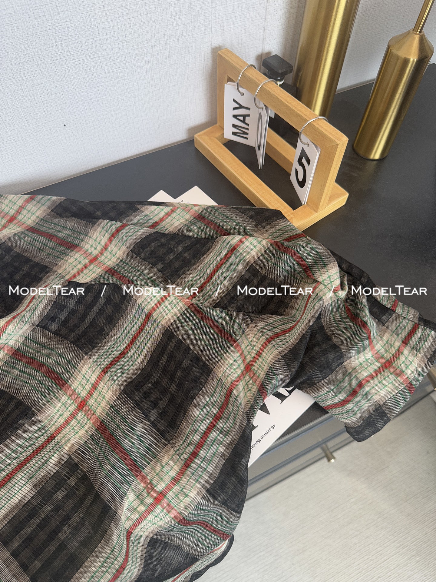 Breketlər [Runway Check] Qərblə eynidir *Lövhə parça* Sosial media lentinizdə üstünlük təşkil etmək üçün çiyinləri açıq olan bu topu geyin