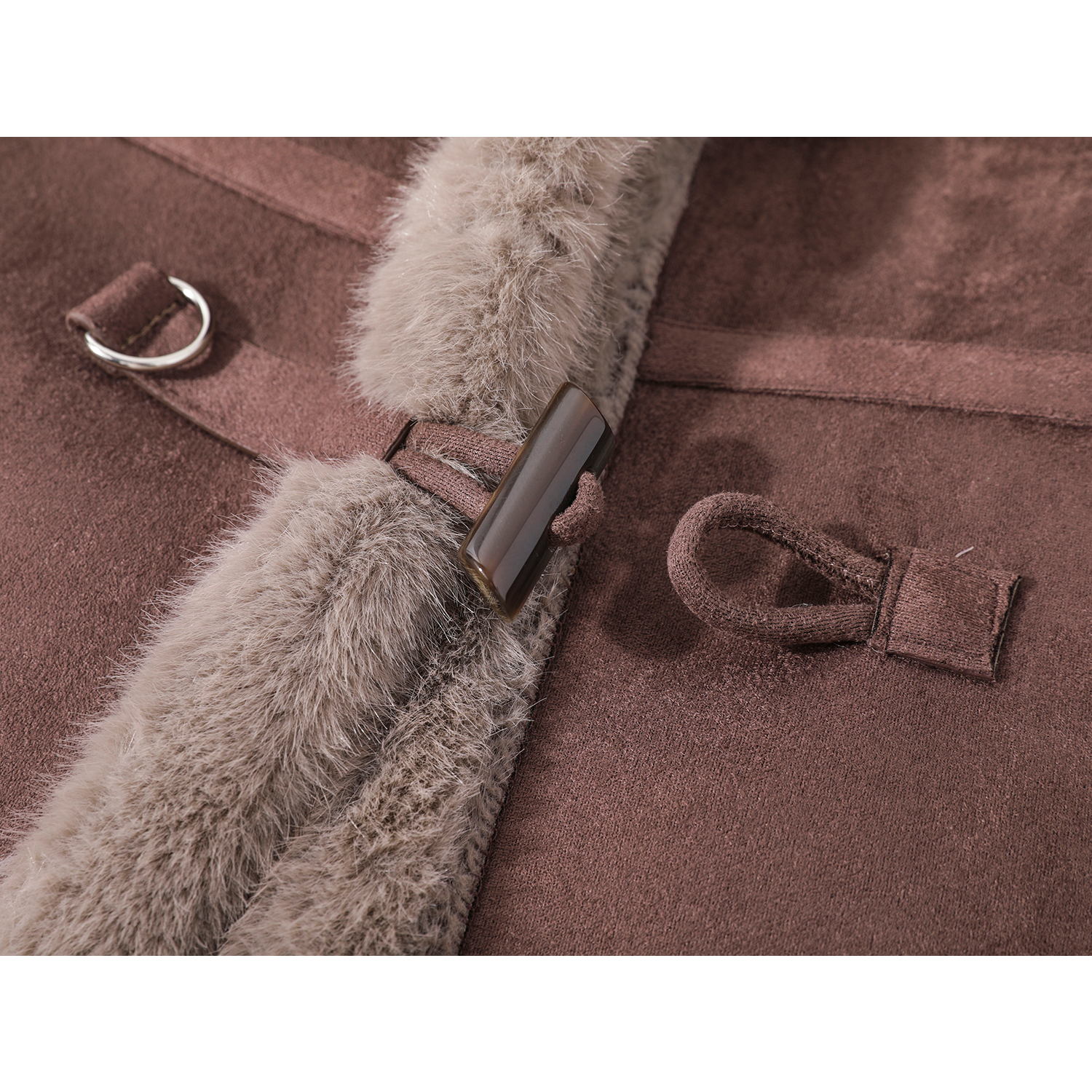 Cholisa-nın qadınlar üçün dəbli və populyar Chanel üslublu zamşa gödəkçəsi, payız və qış üçün mükəmməldir, dovşan xəzinə və motosikletlə inteqrasiya olunmuş dizayna malikdir.