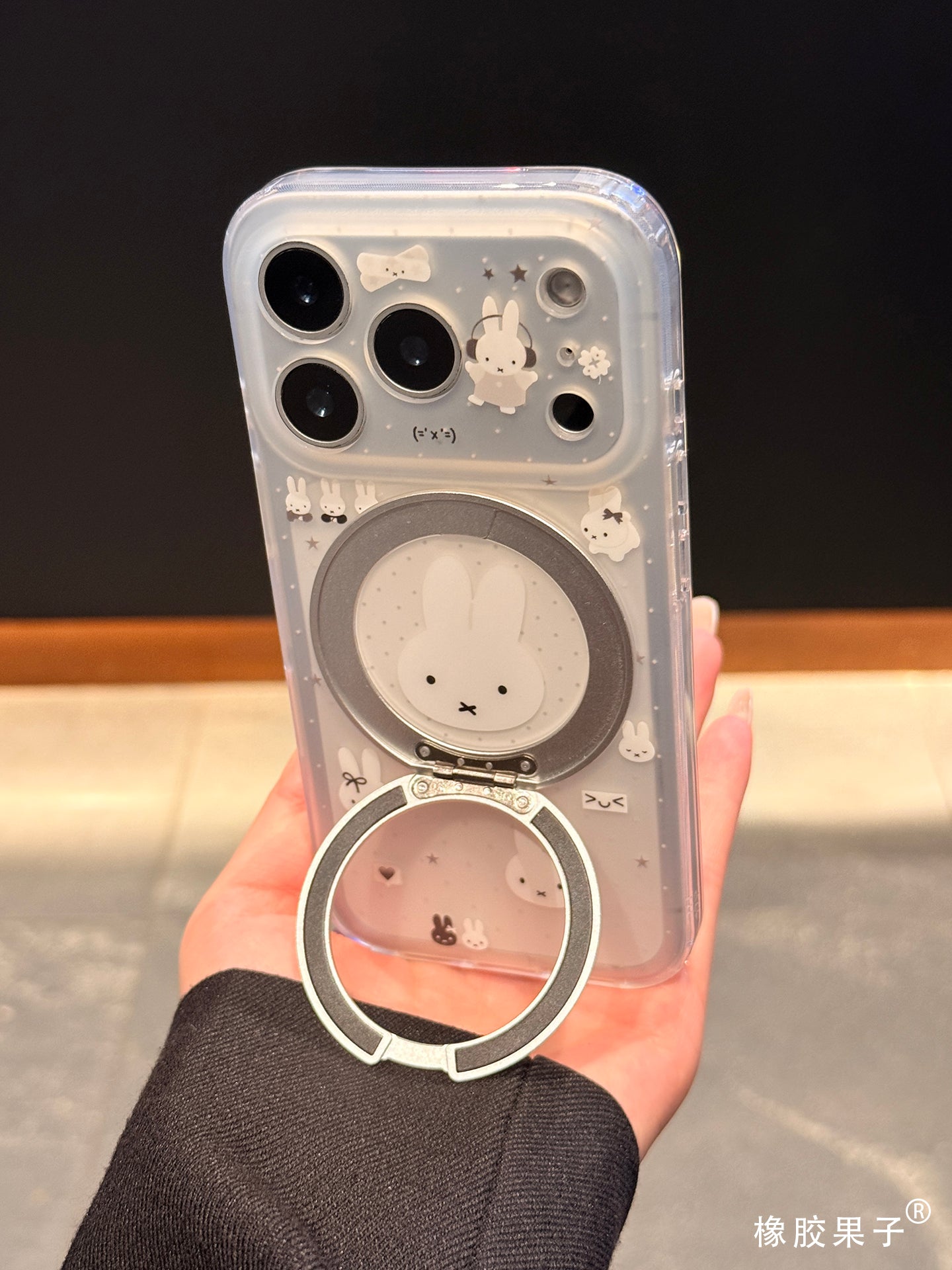 Rezin meyvə ins super sevimli qız ağ dovşan dayaq qabığı iPhone17promax mobil telefon qabığı Apple 16pro cizgi filmi niş 15 düşməyə qarşı hər şey daxil sərt qabıq 17 yeni trend