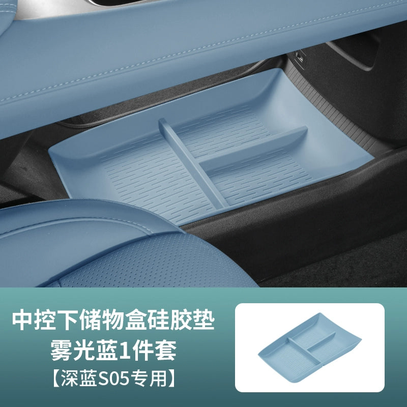 24-26 Tünd Mavi S05 Saxlama Qutusu Simsiz Doldurma Cihazı Su Bardağı Silisium Gel Yastığı Mərkəzi İdarəetmə Saxlama Daxili Modifikasiya Aksesuarları üçün uyğundur