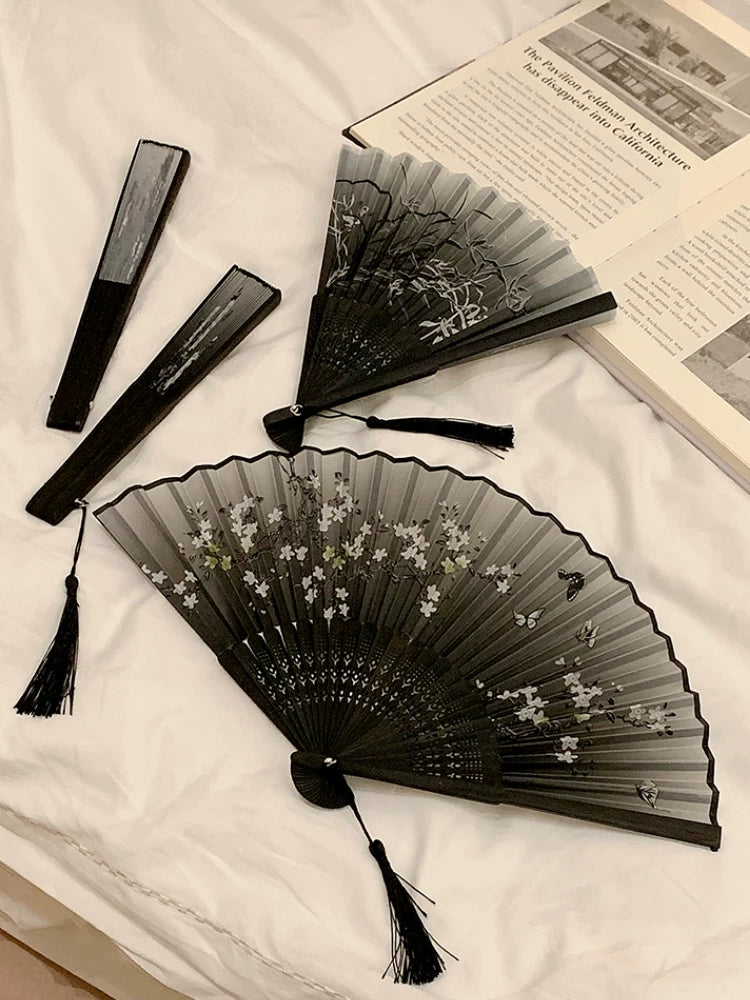 Qədim stil kiçik fan qatlanan fan Çin stil qadın Hanfu rəqs qatlanan at üz yubka yeni Çin stil qədim kostyum qara bambuk fanat