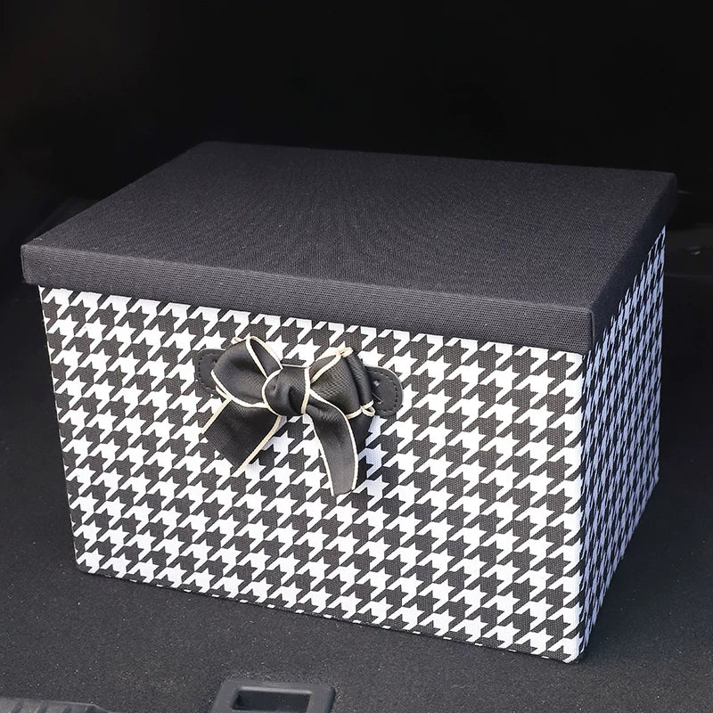 Baqaj təşkilatçıları, qatlanan saxlama qutuları və digər avtomobil saxlama həlləri daxil olmaqla, praktik avtomobil salonu aksesuarlarının tam kolleksiyası.