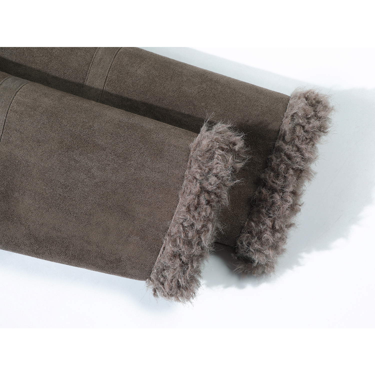 Cholisa-nın qışın əvvəlləri üçün unikal və gözəl qırxılmış yun astarlı qalın xəzi, qadınlar üçün yüksək səviyyəli qısa quzu yun xəzi.