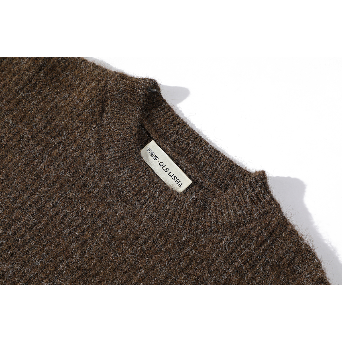 Cholisa-nın qadınlar üçün gənc, gözəl və şık sviter, qış üçün mükəmməldir, rahat və zərif bir ab-hava yayır.