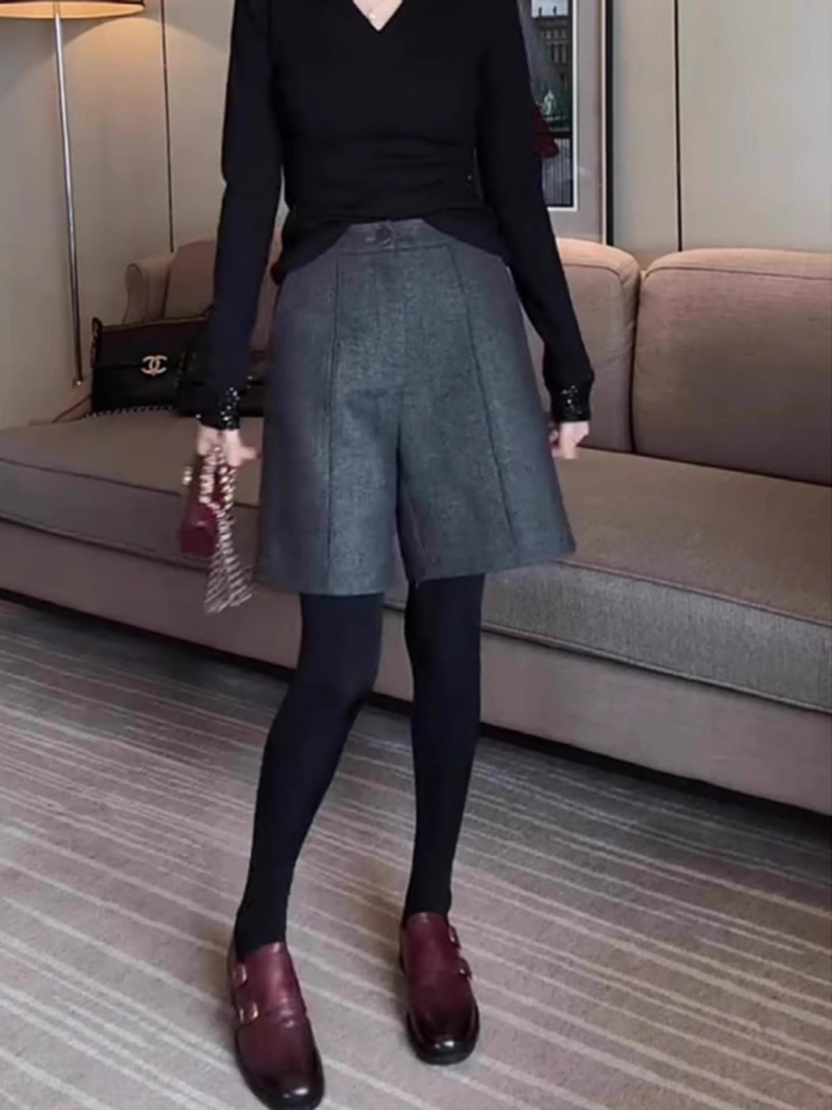 Bu yaz trend olan, geniş ölçülü, zərif boz rəngli qadınlar üçün kostyum şortları, geniş, şık, gündəlik və çoxfunksiyalı beşgönlü şalvarlar.