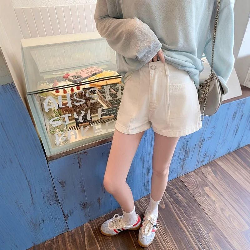 Qadınlar üçün böyük ölçülü ağ rəngli, çoxfunksiyalı gündəlik, boş, düz ayaqlı denim şortlar, yeni yay modeli, yüksək belli şalvar, 2026.