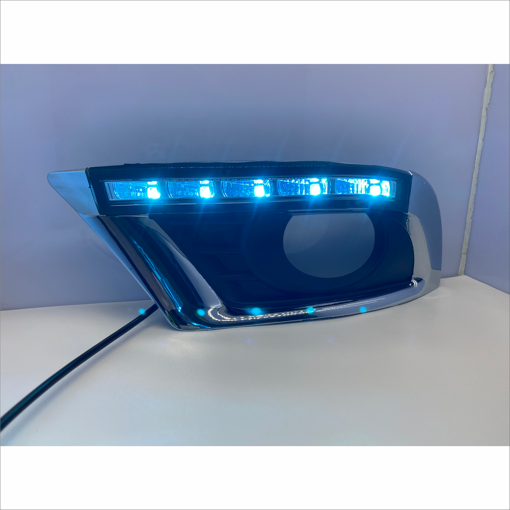 2009-2015-ci illərin Toyota Camry modellərinə tətbiq olunur, LED gündüz işıqlarına və sarı ardıcıl dönmə siqnallarına keçin.