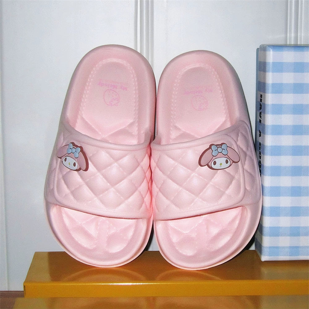 Nazik Sanrio terlikləri IP birgə Hello Kitty terlikləri sürüşməyə qarşı EVA yumşaq dibli ev ayaqqabıları qadınlar üçün yay