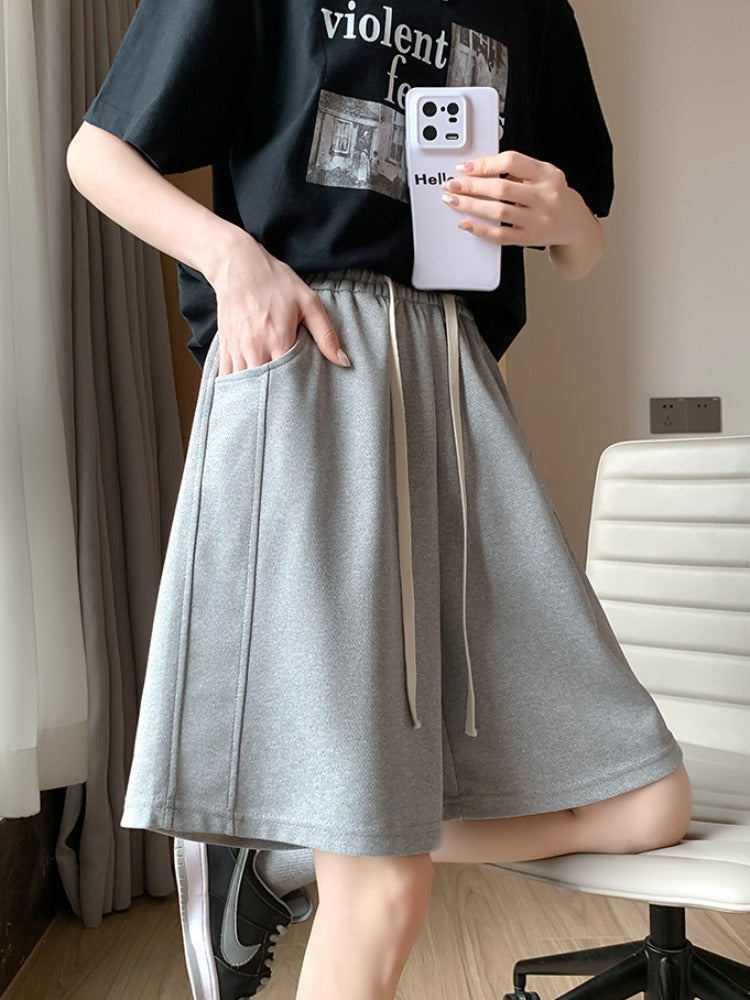 Əyri bədən quruluşuna malik qadınlar üçün 2026-cı il yay nazik, elastik bel, beş nöqtəli enli şalvar, arıqladan boş, yüksək belli idman şortları