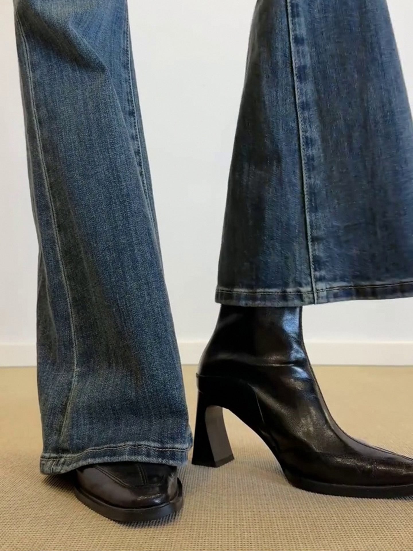 Qoyun dərisi versiyası ~ Qadınlar üçün orijinal dəri kvadrat burunlu fransız topuq çəkmələri, hündürdaban ayaqqabılar, 2025-ci ilin yeni modeli, qalın dabanlı ayaqqabılar, Martin çəkmələri, elastik və nazik çəkmələr.