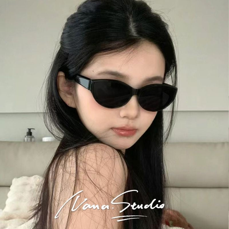 Jennie'nin qadınlar üçün eyni üslublu gün eynəyi, retro hottie, pişik gözlü kiçik çərçivəli eynəklər, polarizasiyalı anti-UV gün eynəyi, kiçik üz