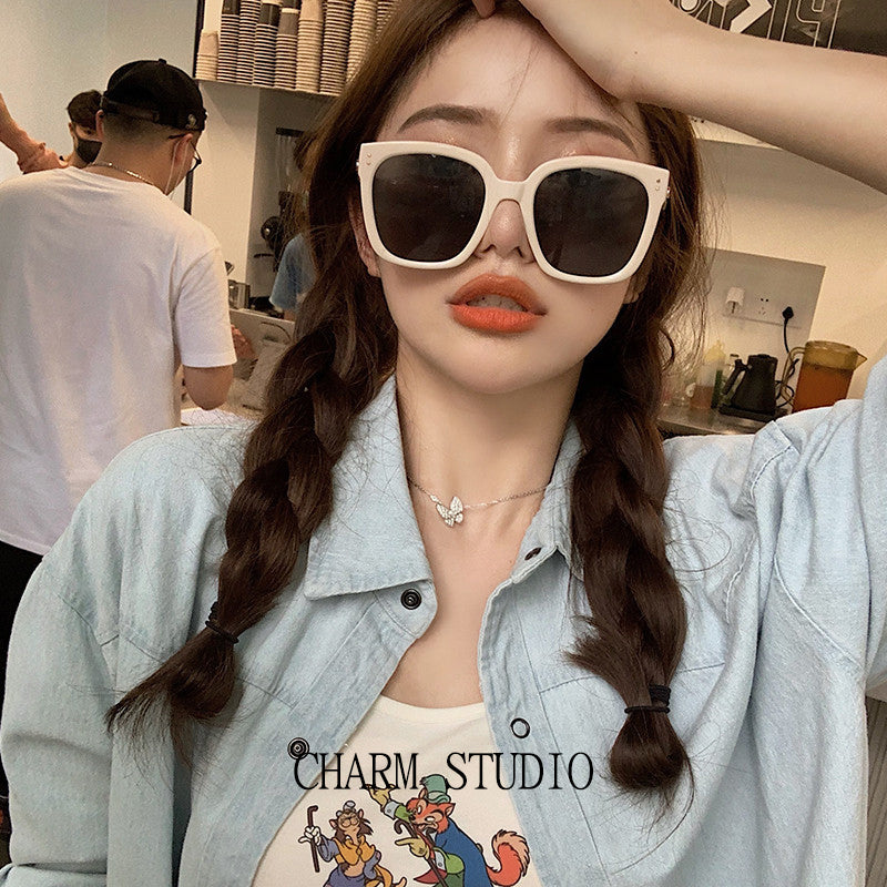 Retro jennie eyni üslubda südlü ağ günəş eynəkləri qadınların yay dənizkənarı tətil meydanı böyük çərçivəli küçə stili günəş eynəyi