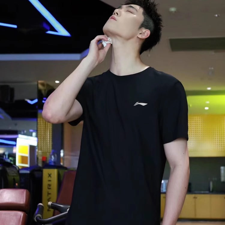 Li Ning tez quruyan qısaqol kişi köynəyi 2026 yay yeni qaçış fitness badminton sərin nəfəs ala bilən idman yarımqol