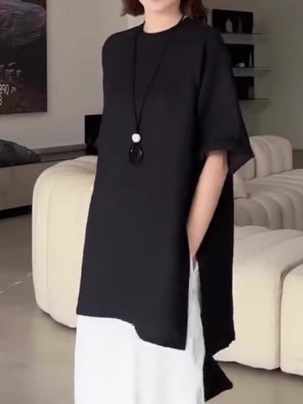 2026-cı ilin yayı üçün mükəmməl olan, geniş qara qısaqollu qadınlar üçün futbolka, böyük ölçüdə, əyri bədən quruluşuna uyğun və qarın nahiyəsini gizlədir.