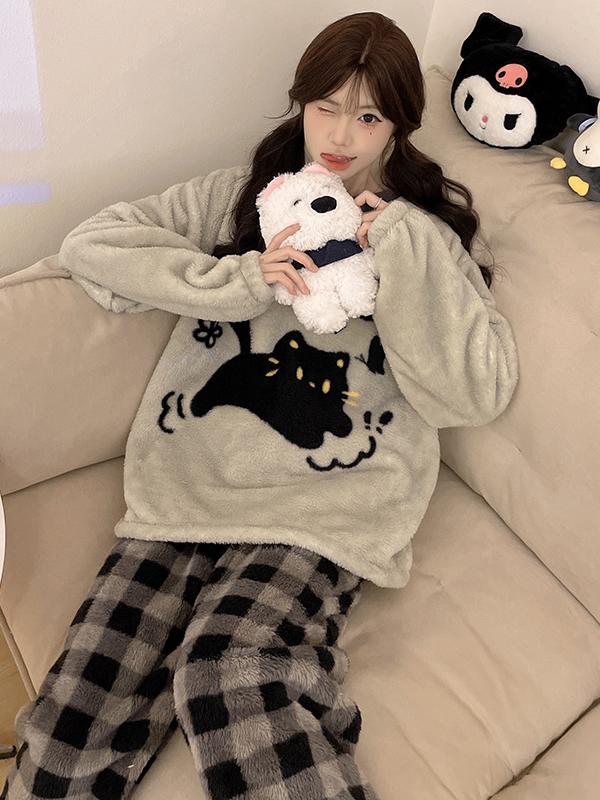 Cizgi filmi boz və qara pişik qış yeni mərcan yunlu pijama qadın yun astarlı və qalınlaşmış tələbə flanel ev geyimi xarici geyimlər