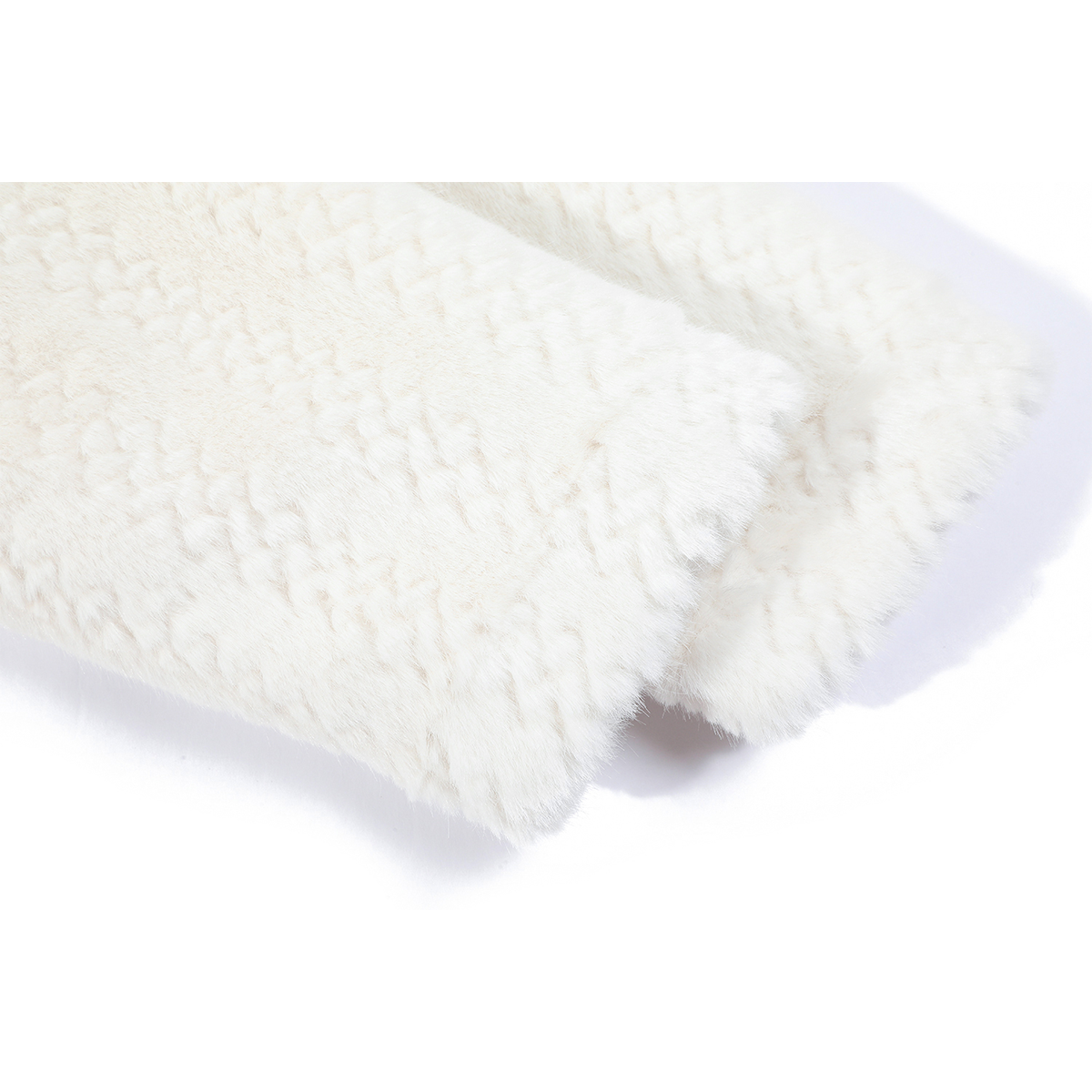 Cholisa-nın payız və qış üçün unikal və şık qısa, təsadüfi quzu yun paltosu.