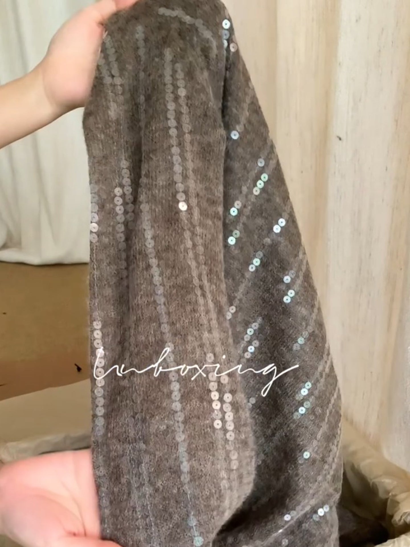 Qətiyyətlə tövsiyə edirəm! Payız və qış üçün mükəmməl olan, klassik, vintage üslubunda, rahat, bir az şəffaf, qəhvəyi rəngli yun sviter.