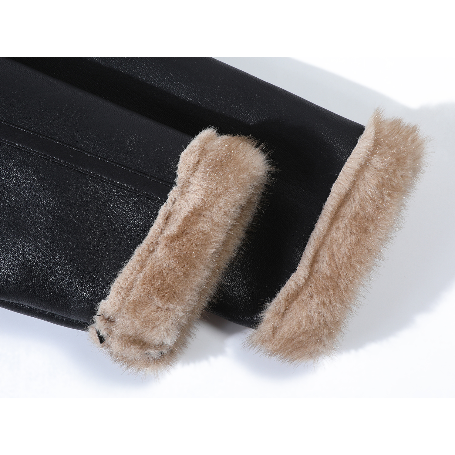 Cholisa-nın dəbli qadın qış qara dəri gödəkçəsi, yun astarlı və qalın quzu yunundan, motosiklet üslublu üst geyim.