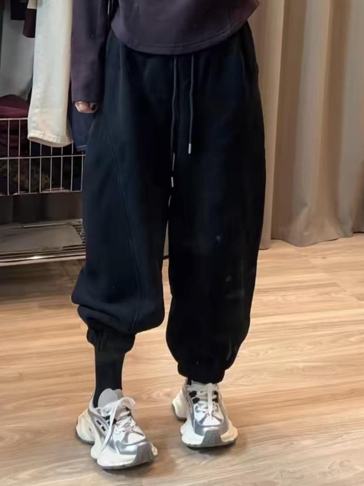 Böyük Ölçülü Qadın Geyimləri 2026 Payız/Qış Yeni Stil Yun Astarlı Boş Əyri Gündəlik İdman Şalvarları, Böyük Ölçülü Armud Formalı Fiqurlar və Dar Ayaqlı