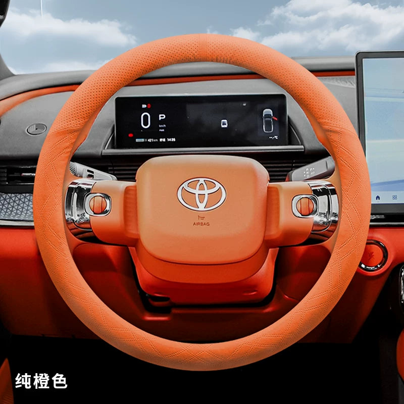 2025 Toyota Corolla üçün sükan örtüyü, zamşa və sürüşməyən, təri udma materialından hazırlanmışdır.