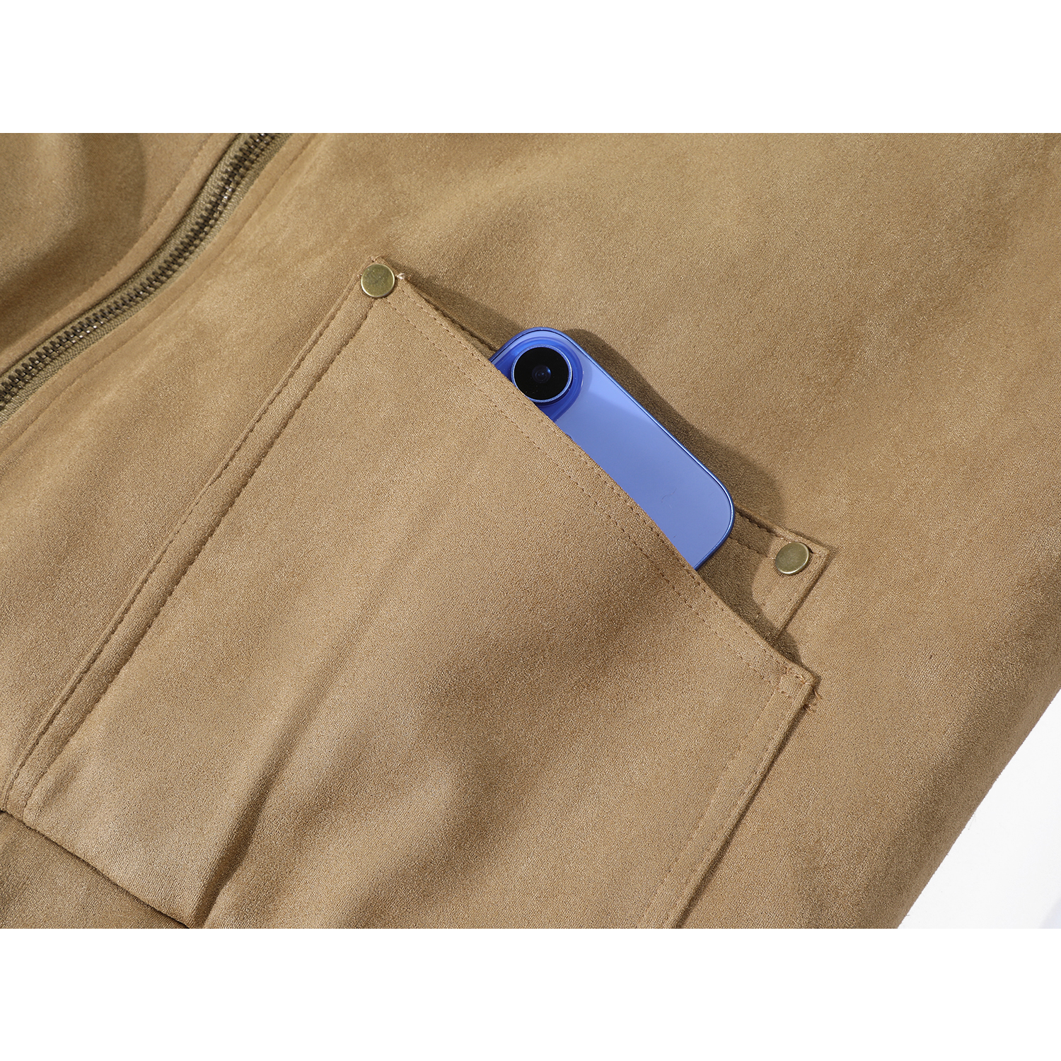 Cholisa-nın payız və qış üçün mükəmməl olan, zamşa və quzu yunundan hazırlanmış, zərif xaki rəngli, geri çevrilə bilən jileti çox yönlü qadın jiletidir.