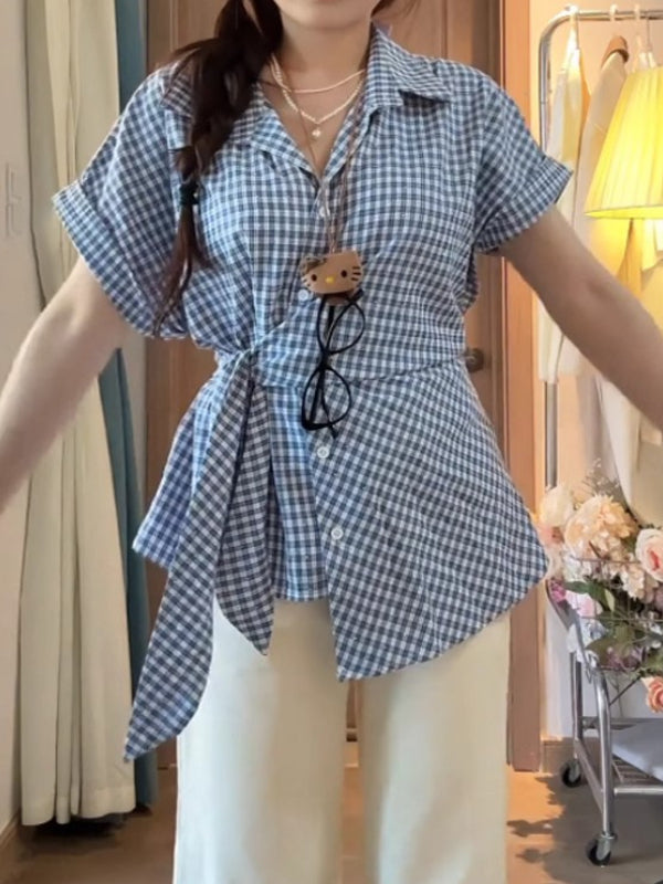 Yay üçün ideal olan, qalınlıq detalları olan, böyük ölçülü, nizamsız dizaynlı mavi rəngli dama-dama köynək, gözəl və arıqladıcı qısaqol köynək.