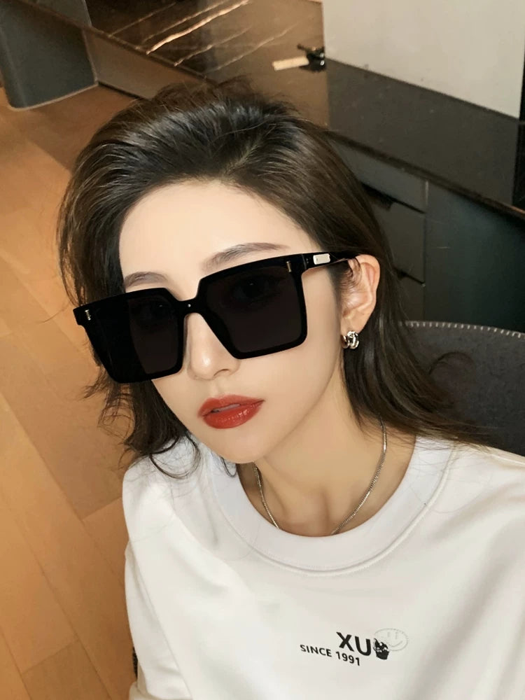 Qadınlar üçün yüksək səviyyəli günəşdən qoruyucu günəş eynəyinin Koreya versiyası, kvadrat çərçivə, kiçik üz, kiçik avtomobil, kişilər üçün anti-UV polarizasiyalı gün eynəkləri