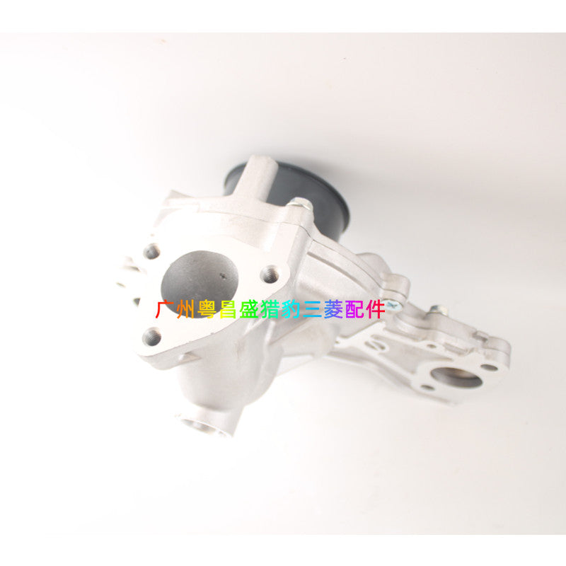 Mitsubishi Pajero V73 water pump, V73V75V77V93V97 water pump kit, engine cooling water pump, with gasket.