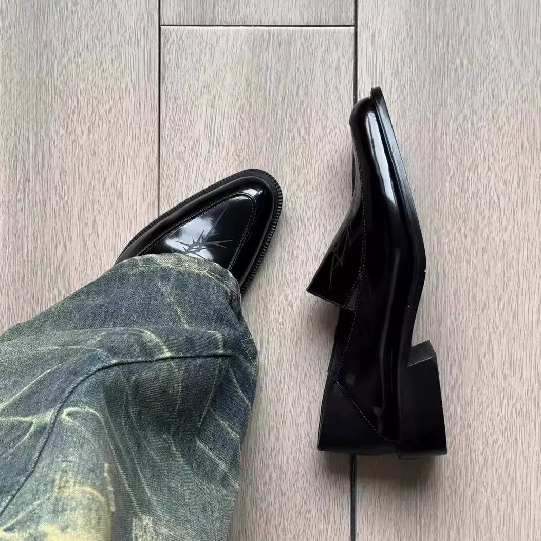 Kişilər üçün uclu qara dəri ayaqqabı, yüksək səviyyəli model, platforma altlıq, hündürdaban, Britaniya üslubunda, sürüşməyən, işgüzar gündəlik, işgüzar səfərlər üçün loferlər