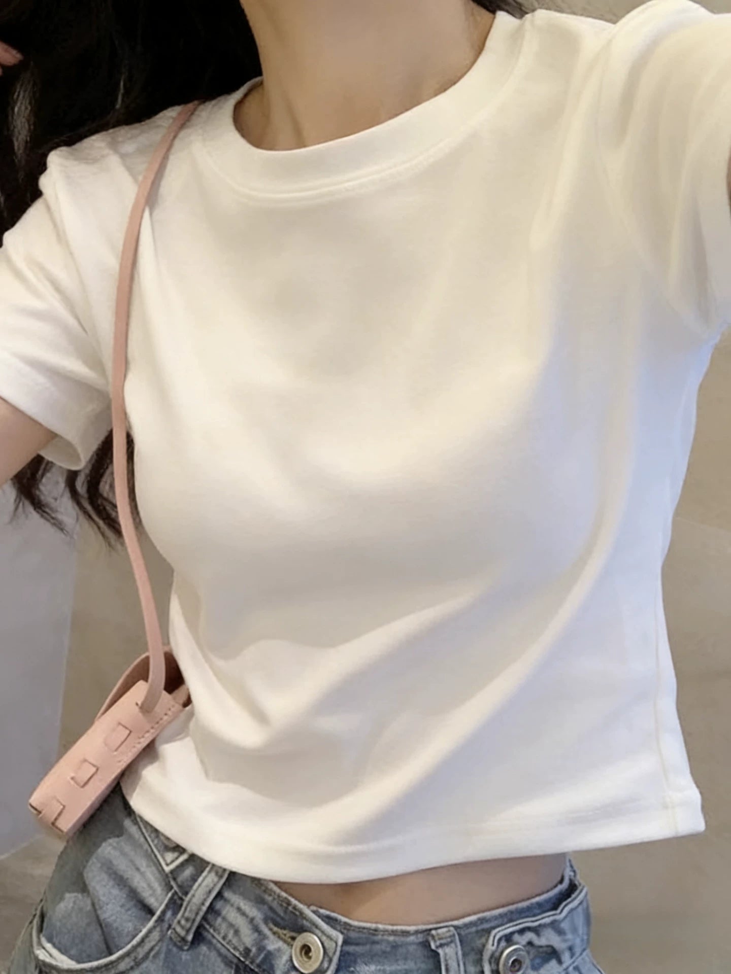 Dəyirmi boyun, sağ çiyin, qısa, nazik fit 2026 yeni qısaqol qadınlar üçün köynək, Koreya üslublu təsadüfi pambıq yarımqol yaş azaldan üst moda
