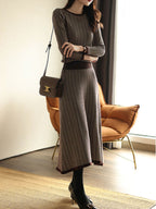 2025 Payız/Qış Yeni Stil, Dəbli, Gənc, Retro Üslublu Yüksək Zolaqlı Örgü Top və Ətək İki Hissəli Dəst