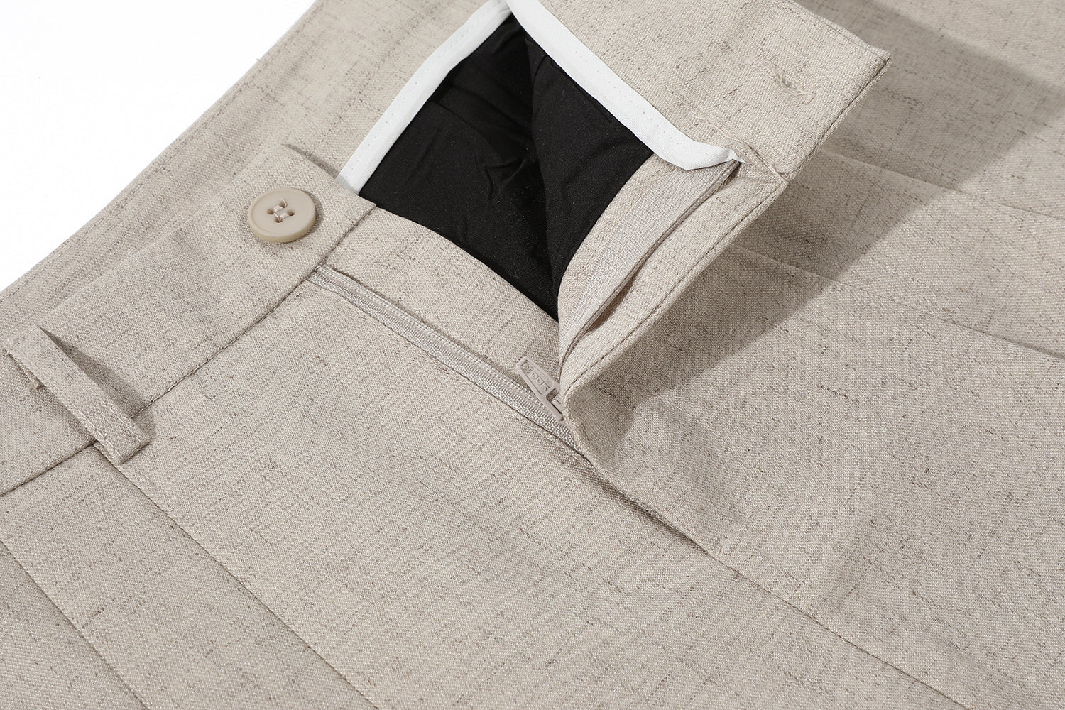 Xaki rəngli qat-qat yüksək belli A-xəttli ətək, yay, yaz, payız və qış üçün yeni bir tərzdə olmaqla, zərif və zərif bir ab-hava yaradır.