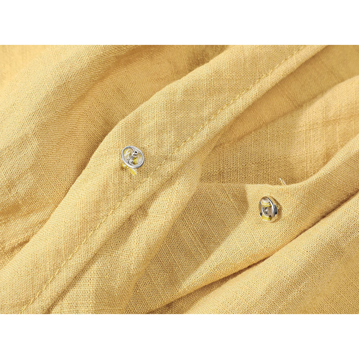 Cholisa-nın zərif dizaynlı, beli sıxan və incəldən qolsuz yaxalıqlı topu qadınlar üçün unikal və efirə xas yay stilidir.