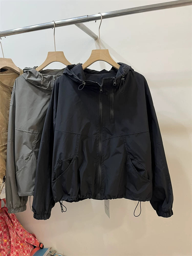 Qadınlar üçün 2026 Yaz Yeni Avropa Stilində Başlıqlı İş Geyimi Beysbol Gödəkçəsi, Dəbli Kiçik Boş Qısa Gödəkçə