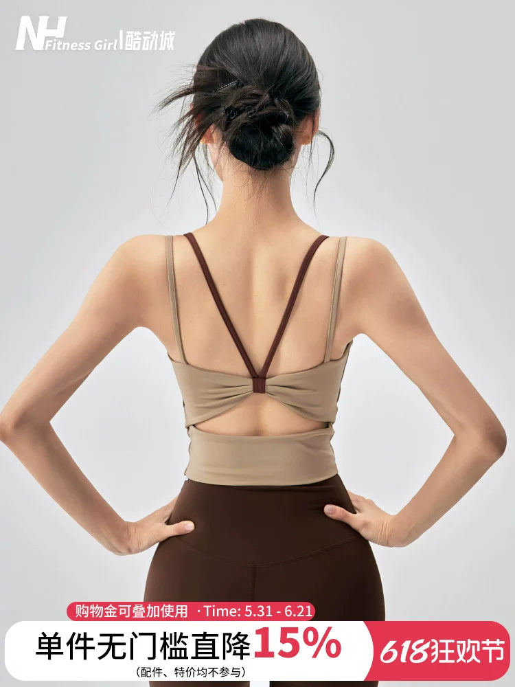 Fitnes qızları gözəl arxa idman büstqalteri hamısı bir yerdə zərbəyə davamlı rəngə uyğun yoqa jileti xarici geyimi qaçış məşq büstqalteri yeni