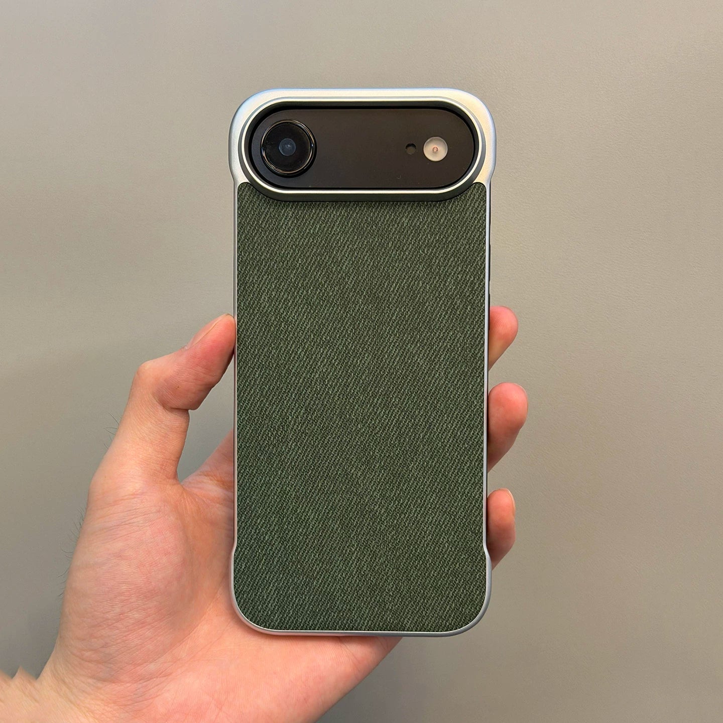 Kətan yun və kətan ədəbi parça tərə qarşı maqnit udma Air Apple 17proMax mobil telefon qutusu nazik 15/14plus sürüşməyə qarşı iPhone13 yeni 16Pro elektrolizlənmiş gümüş yarım paket çərçivəsiz sərt kompüter