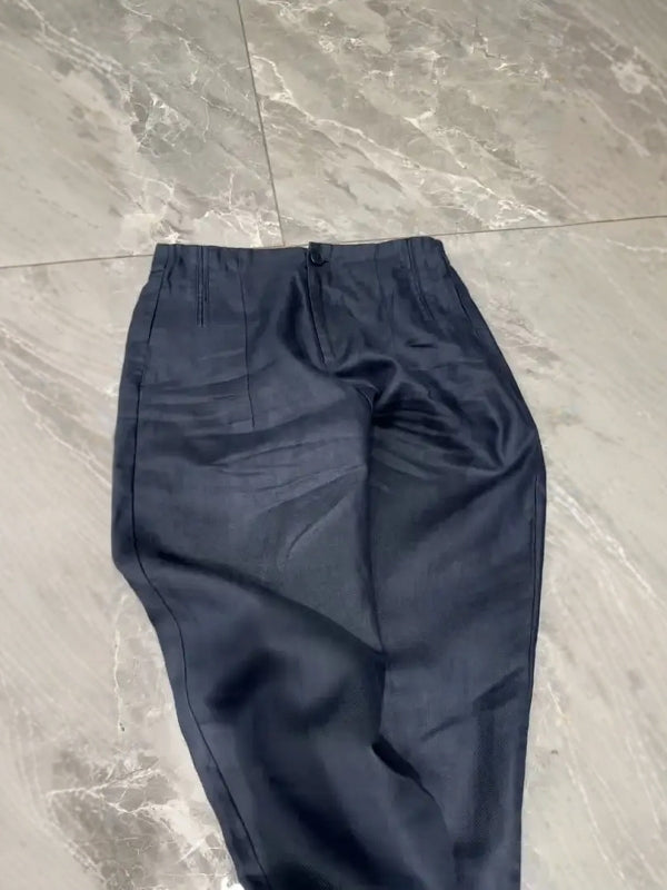 Qadınlar üçün böyük ölçülü tünd göy rəngli, düz ayaqlı qısa şalvar, 2026-cı ilin yayı, nazik, geniş formalı, arıqladıcı, çoxfunksiyalı, ombanı örtən gündəlik şalvar.