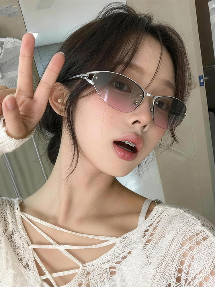 Koreya dəbli Y2K isti qız günəş eynəyi qadınların yüksək səviyyəli İnternet şöhrətli konkav formalı foto günəş eynəkləri dar çərçivə trendi