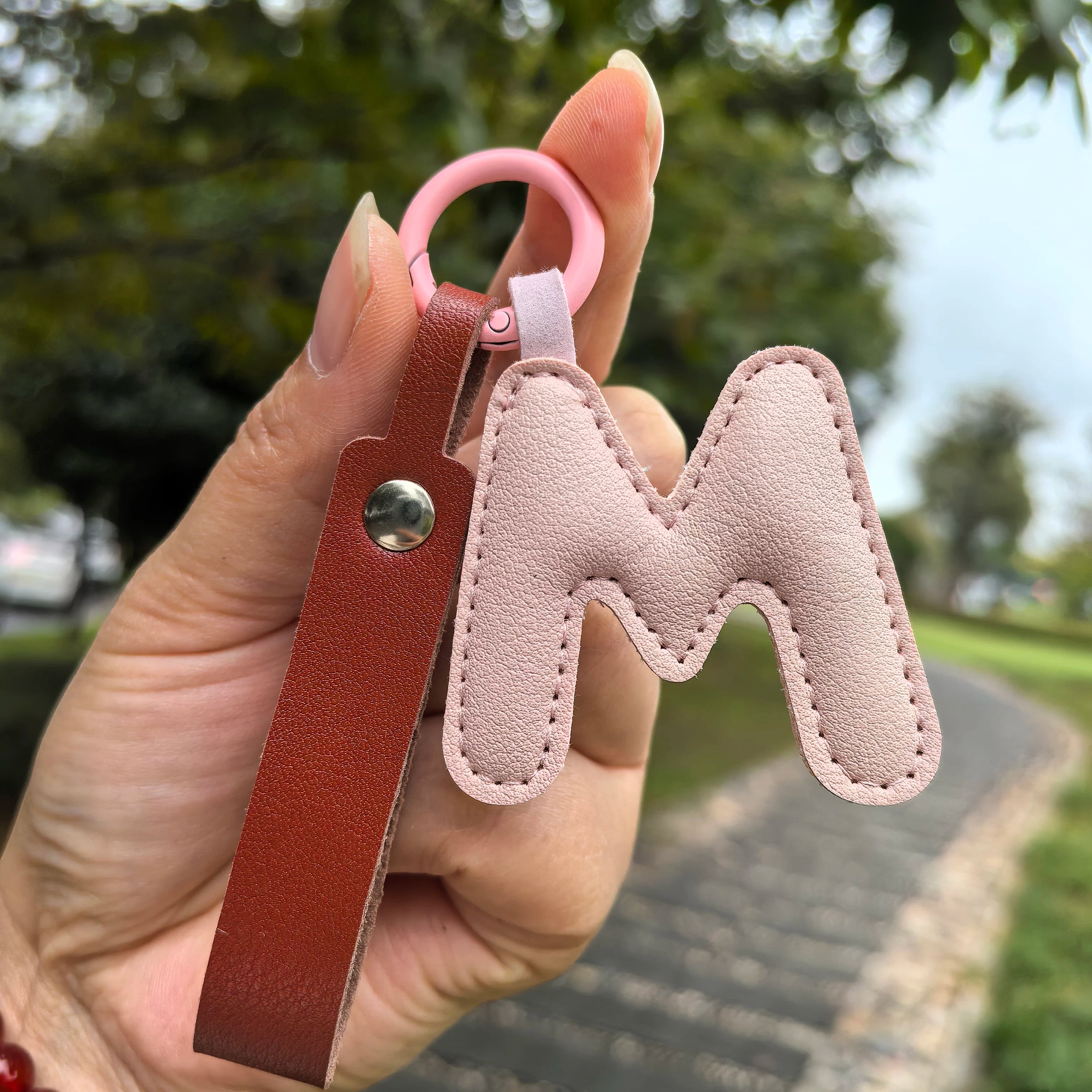 Şokoladlı İngilis hərfli açar zənciri avtomobil açar zənciri çantası aksesuarı mobil telefon cazibəsi ST