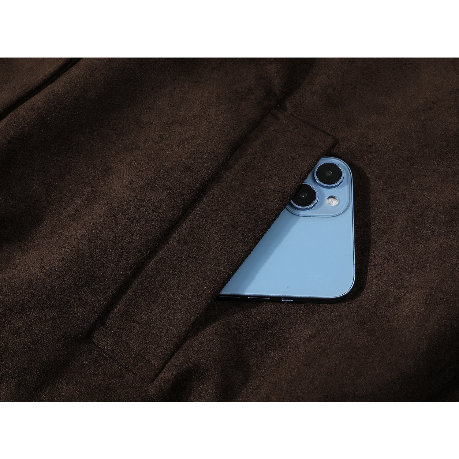 Cholisa-nın 2025-ci ilin payız və qış mövsümü üçün unikal və qalınlaşdırılmış yeni bir tərzdə hazırlanmış super şirin qısa zamşa pambıq örtüklü gödəkçəsi.