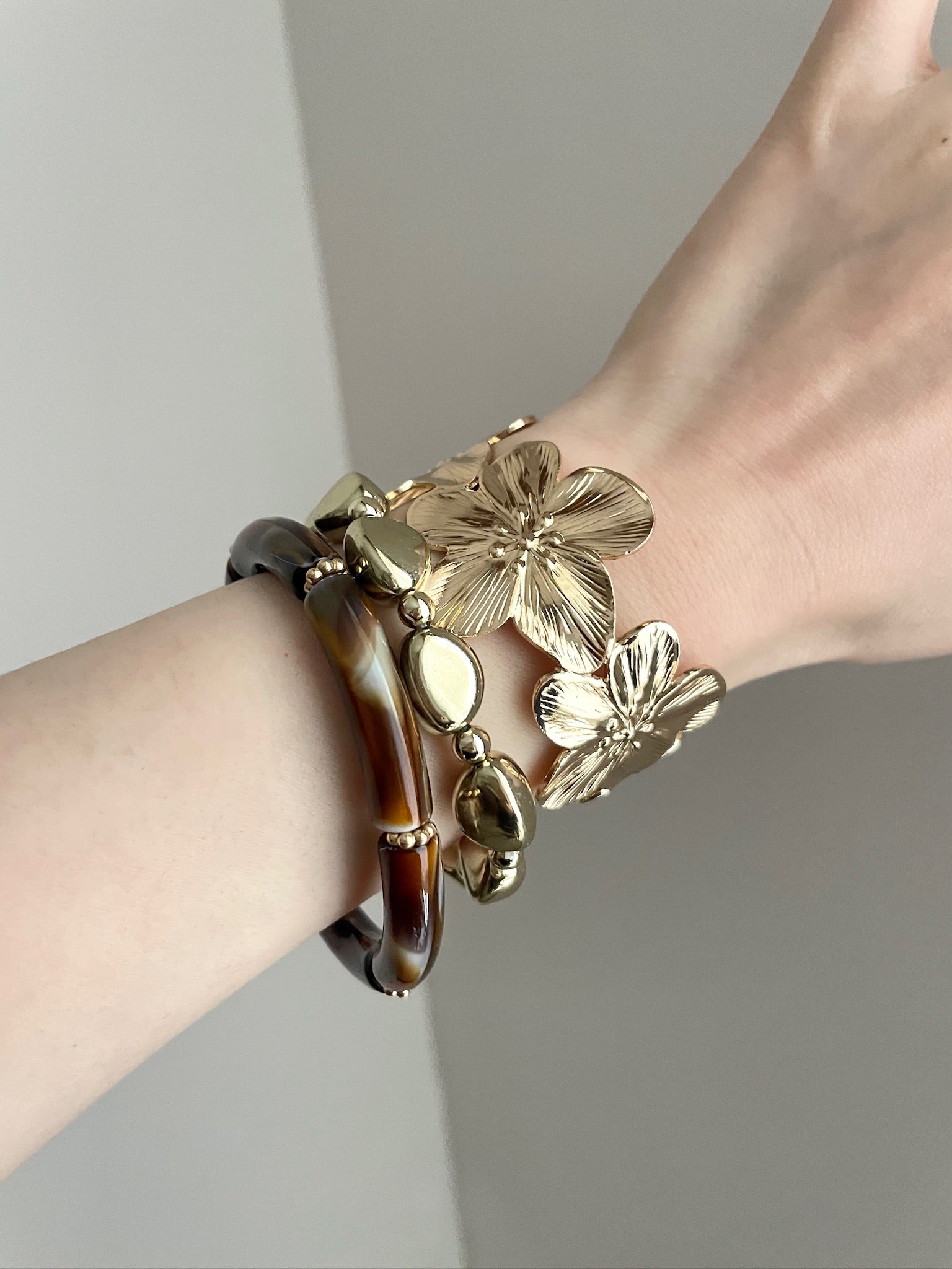 Vintage qızılı örtüklü kəhrəba çiçəkli bilərzik