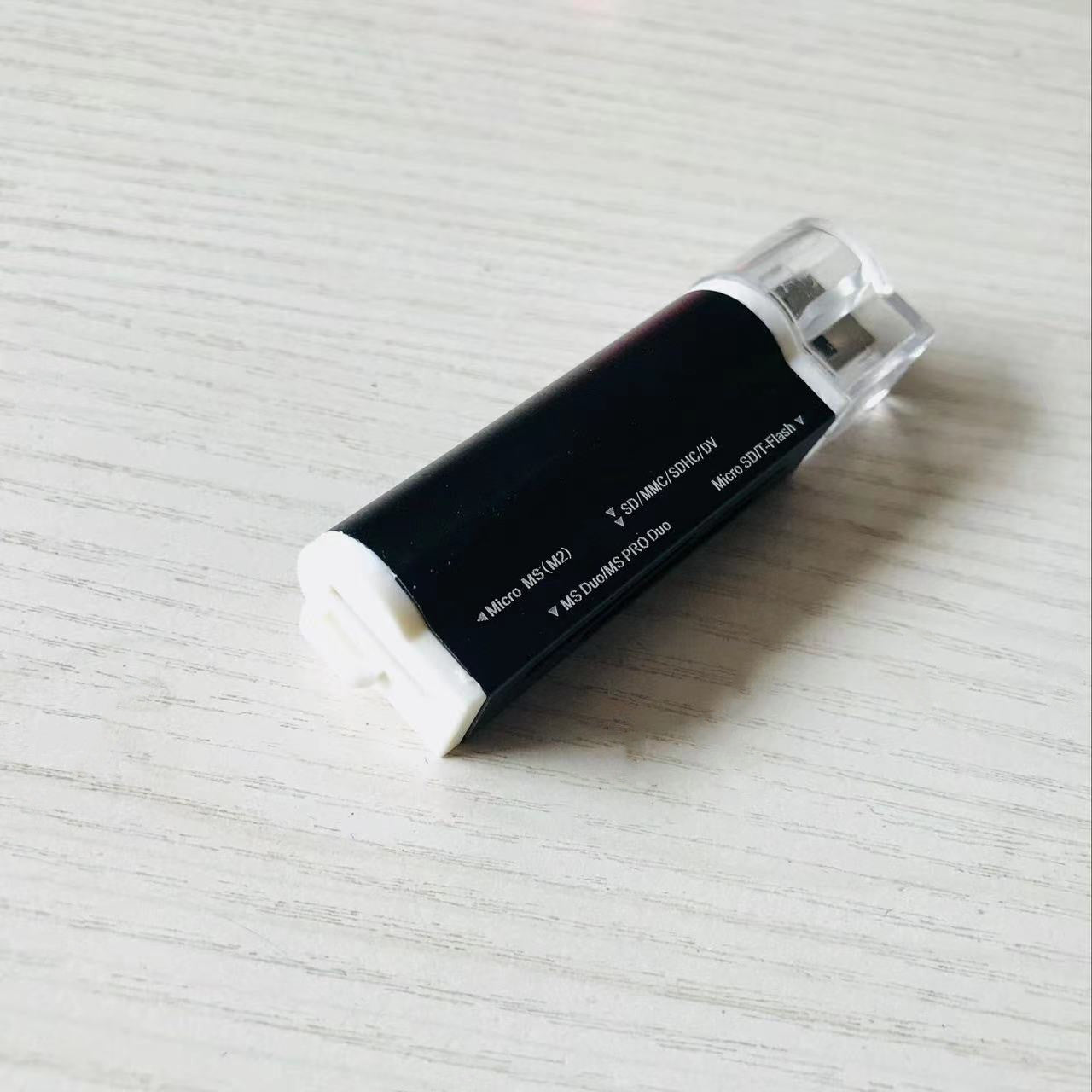 Metal kart oxuyucu USB2.0 dördü birdə mobil telefon TF kart/kamera SD kart 2TB yaddaş kartını dəstəkləyir Pulsuz çatdırılma