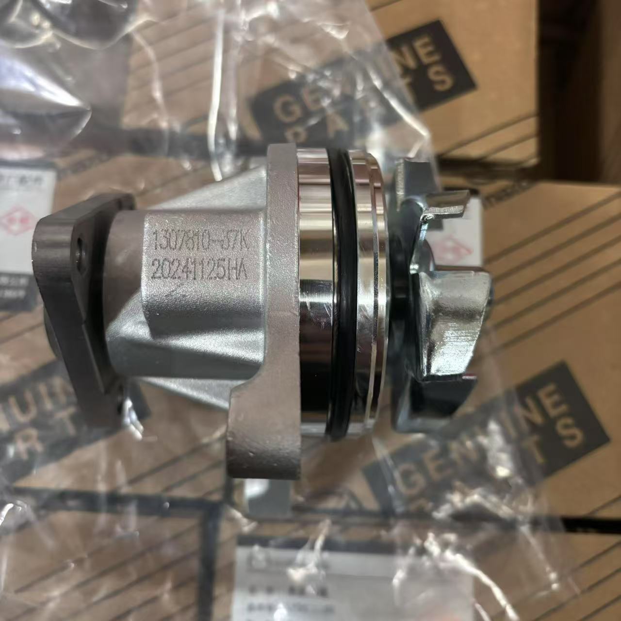 Mazda 3, Mazda 6, Mazda 8, Mazda CX-8, Mazda 5, Besturn B70 və Mondeo üçün orijinal soyutma su nasosu dəsti ilə uyğundur.